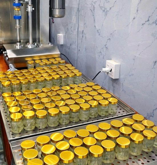 NGHỆ THUẬT ĐÓNG NẮP CHỈNH CHU: BẢO VỆ “TINH HOA” TRONG TỪNG HŨ YẾN