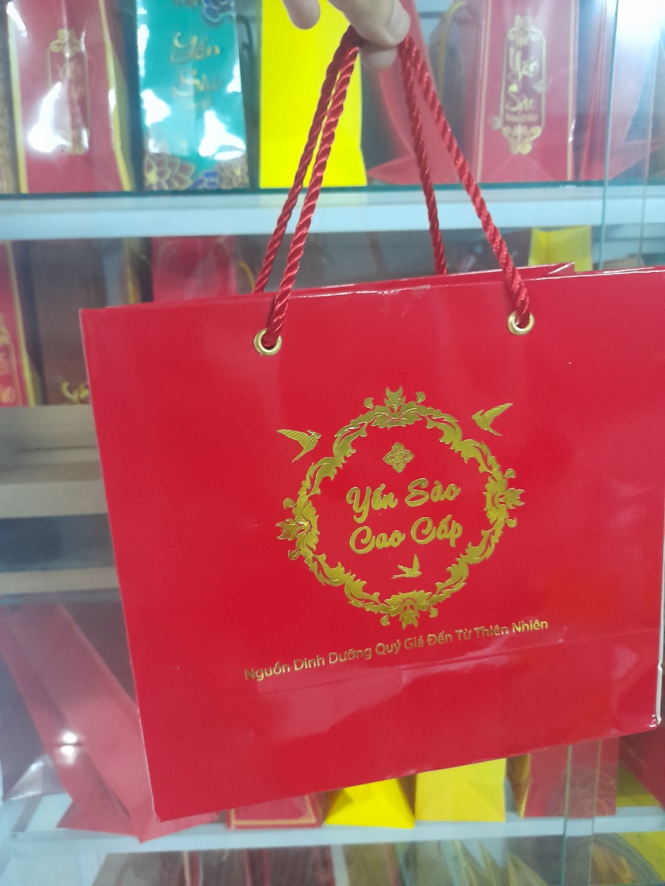 Hình ảnh minh họa yến sào giá bao nhiêu 1 hộp