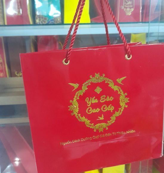 Yến Sào Giá Bao Nhiêu 1 Hộp? Cách Định Giá Qua Bao Bì, Hũ Và Phụ Kiện Thương Hiệu